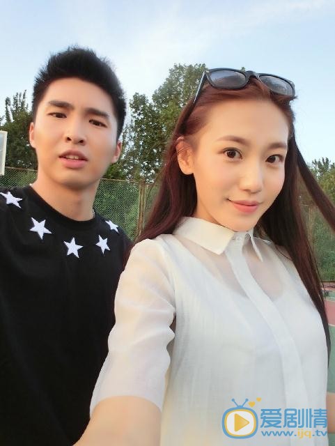 张琳悦与人合照 张琳悦高清写真_张琳悦高清剧照