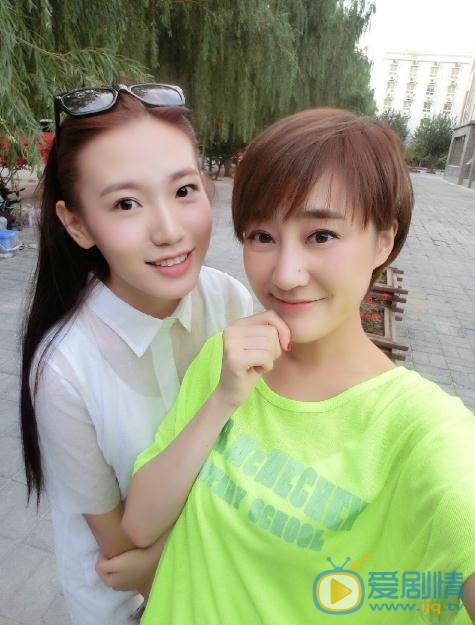 张琳悦与人合照 张琳悦高清写真_张琳悦高清剧照