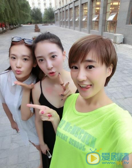张琳悦与人合照 张琳悦高清写真_张琳悦高清剧照