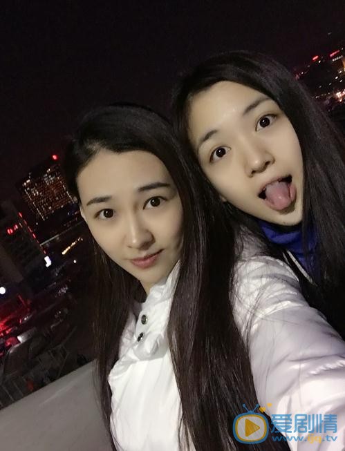 代露娃与人合照 代露娃高清写真_代露娃高清剧照