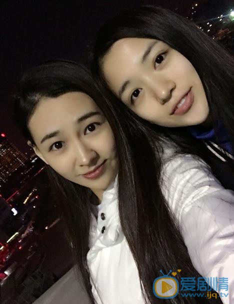 代露娃与人合照 代露娃高清写真_代露娃高清剧照