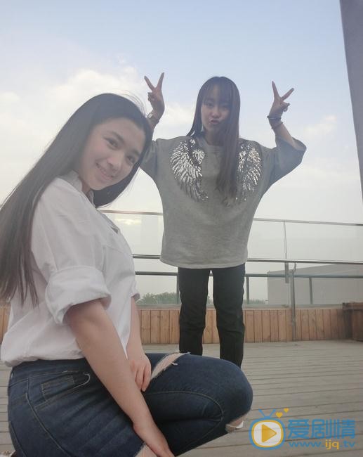 代露娃与人合照 代露娃高清写真_代露娃高清剧照