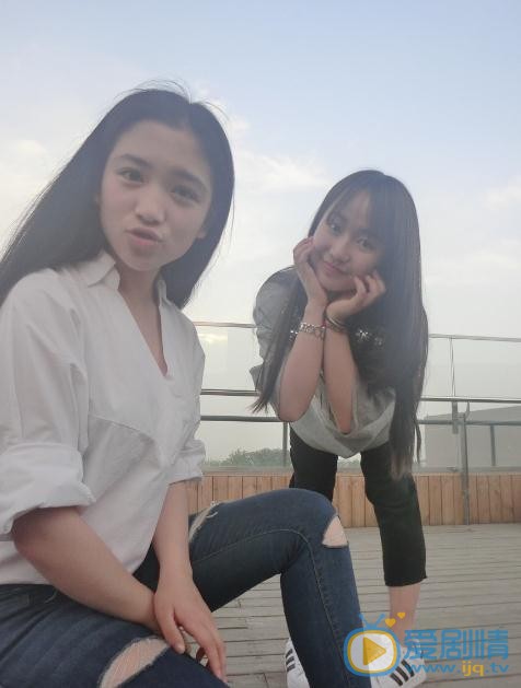 代露娃与人合照 代露娃高清写真_代露娃高清剧照