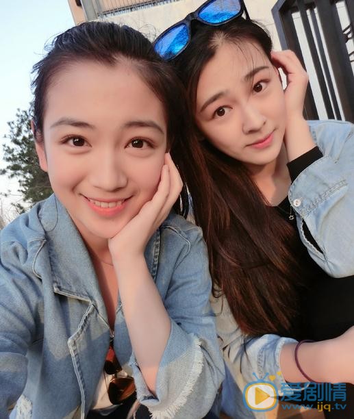 代露娃与人合照 代露娃高清写真_代露娃高清剧照
