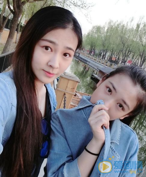 代露娃与人合照 代露娃高清写真_代露娃高清剧照