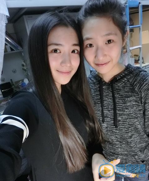 代露娃与人合照 代露娃高清写真_代露娃高清剧照