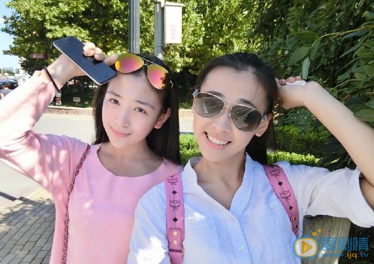 代露娃与人合照 代露娃高清写真_代露娃高清剧照