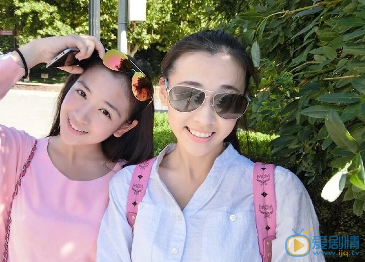 代露娃与人合照 代露娃高清写真_代露娃高清剧照