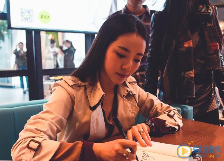 李思思活动照 李思思高清写真_李思思高清剧照