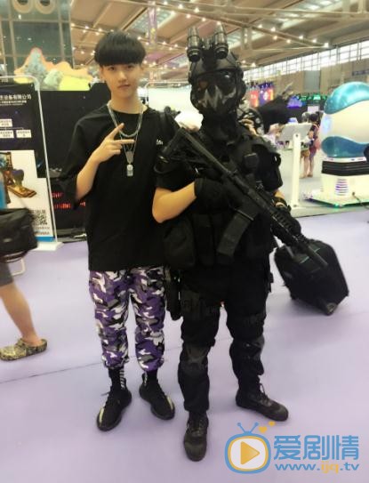 焉栩嘉机场照写真 焉栩嘉高清写真_焉栩嘉高清剧照