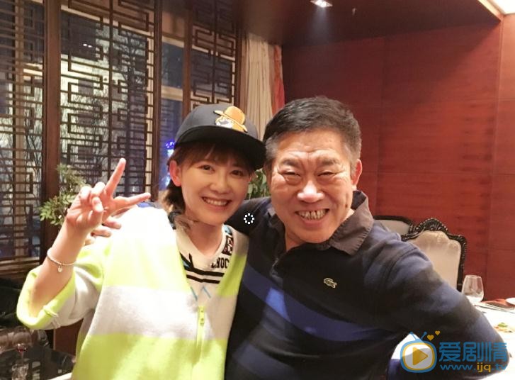 闪嘉晨与人合照 闪嘉晨高清写真_闪嘉晨高清剧照