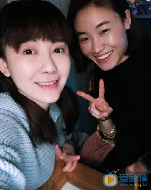 闪嘉晨与人合照 闪嘉晨高清写真_闪嘉晨高清剧照