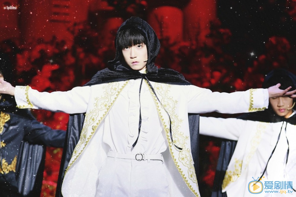 李天泽白衣少年写真 李天泽高清写真_李天泽高清剧照