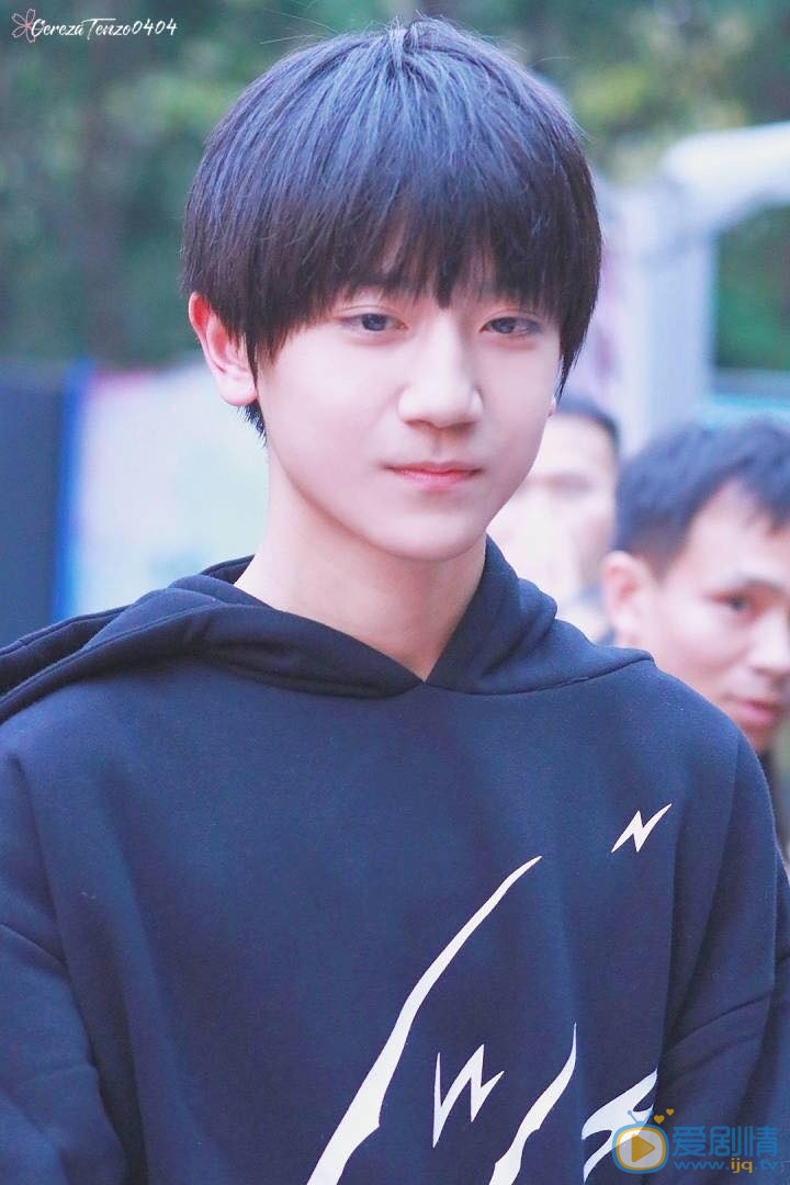 李天泽少年写真 李天泽高清写真_李天泽高清剧照