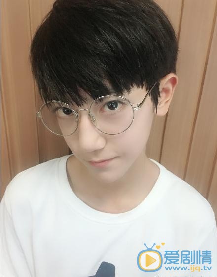 李天泽白衣少年写真 李天泽高清写真_李天泽高清剧照