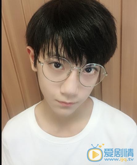 李天泽白衣少年写真 李天泽高清写真_李天泽高清剧照