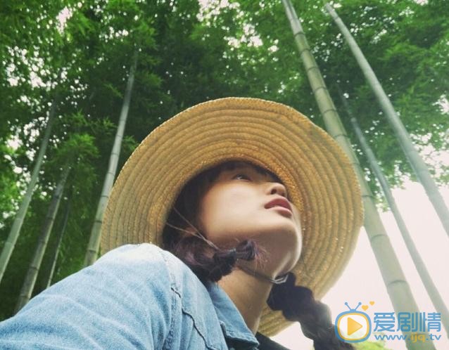 康琳浠森林写真 康琳浠高清写真_康琳浠高清剧照