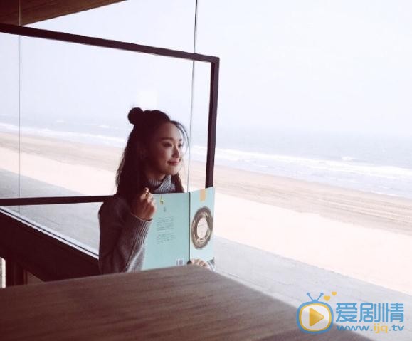康琳浠海边照 康琳浠高清写真_康琳浠高清剧照