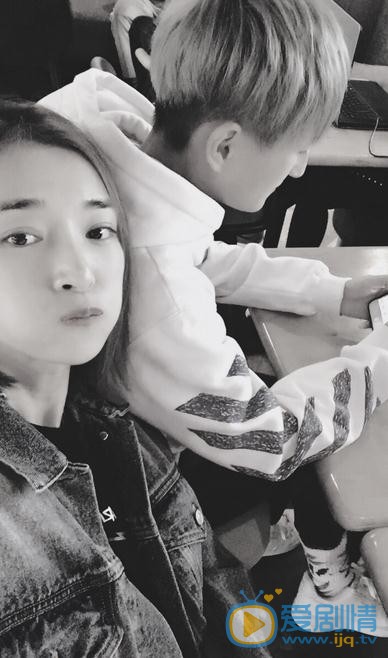 鲁昕儿与人合照 鲁昕儿高清写真_鲁昕儿高清剧照
