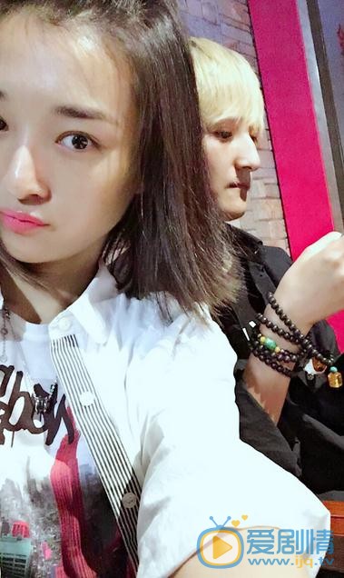 鲁昕儿与人合照 鲁昕儿高清写真_鲁昕儿高清剧照