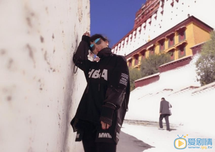 斯琴高丽旅行照 斯琴高丽高清写真_斯琴高丽高清剧照