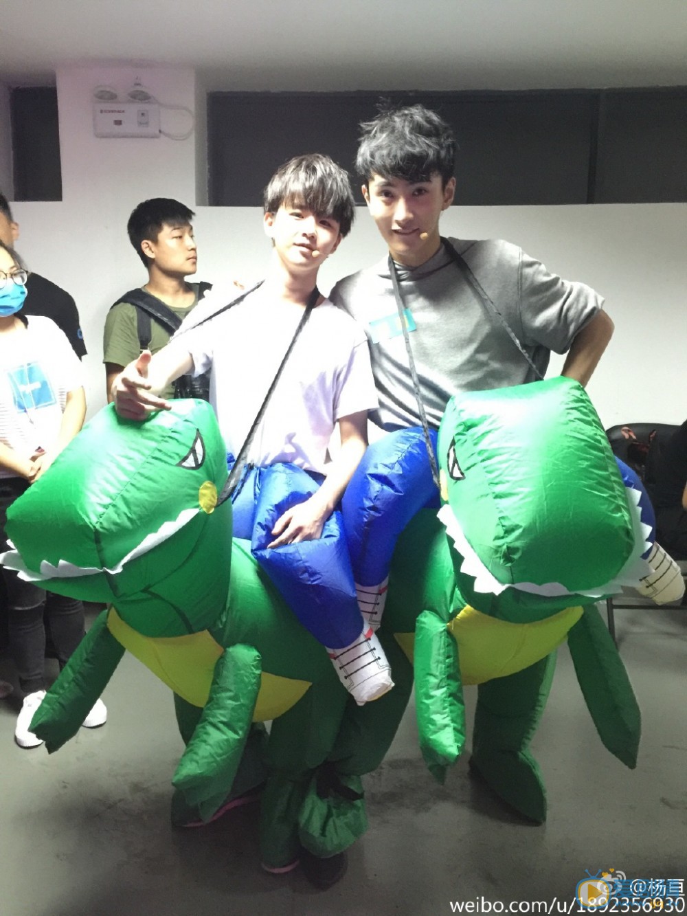 杨亘和其他明星合照写真 杨亘高清写真_杨亘高清剧照