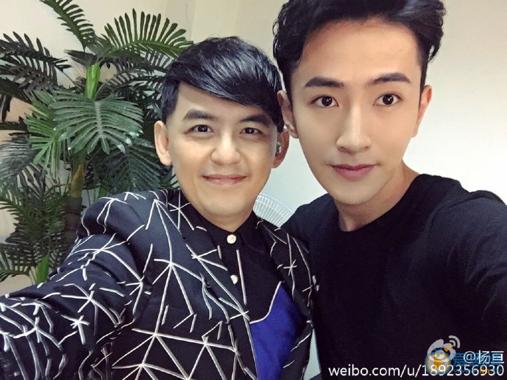 杨亘和其他明星合照写真 杨亘高清写真_杨亘高清剧照