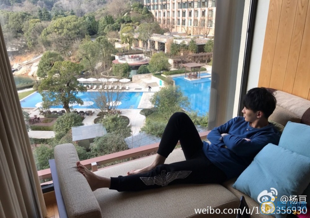 杨亘街拍照写真 杨亘高清写真_杨亘高清剧照