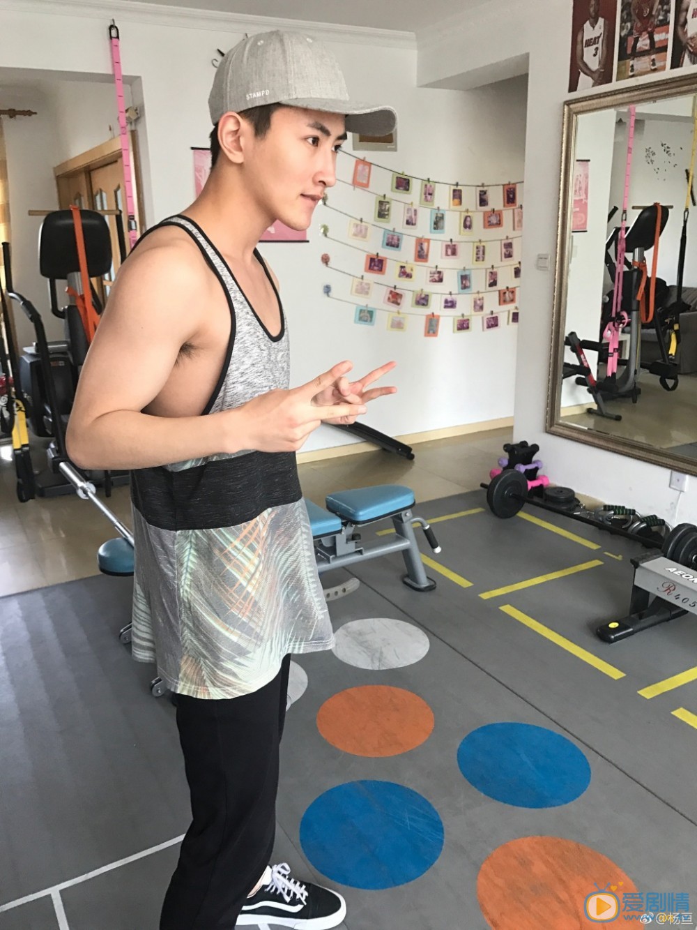 杨亘街拍照写真 杨亘高清写真_杨亘高清剧照