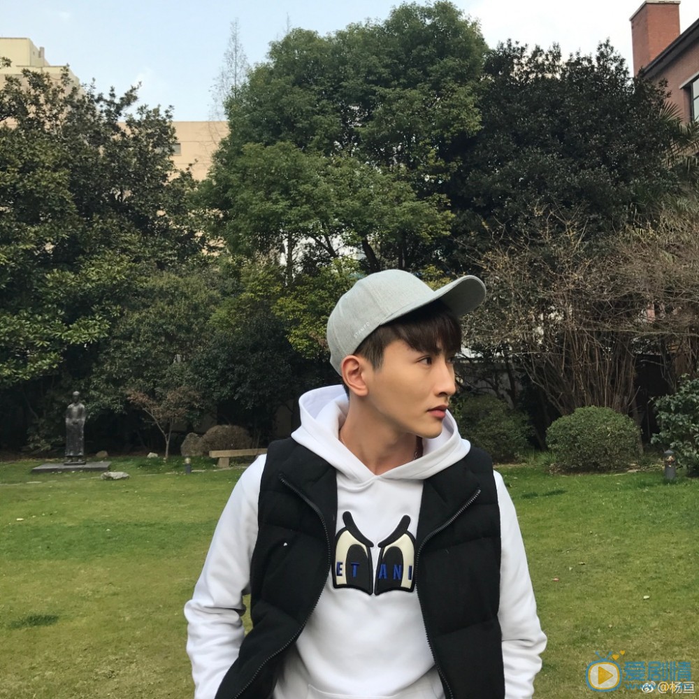杨亘街拍照写真 杨亘高清写真_杨亘高清剧照