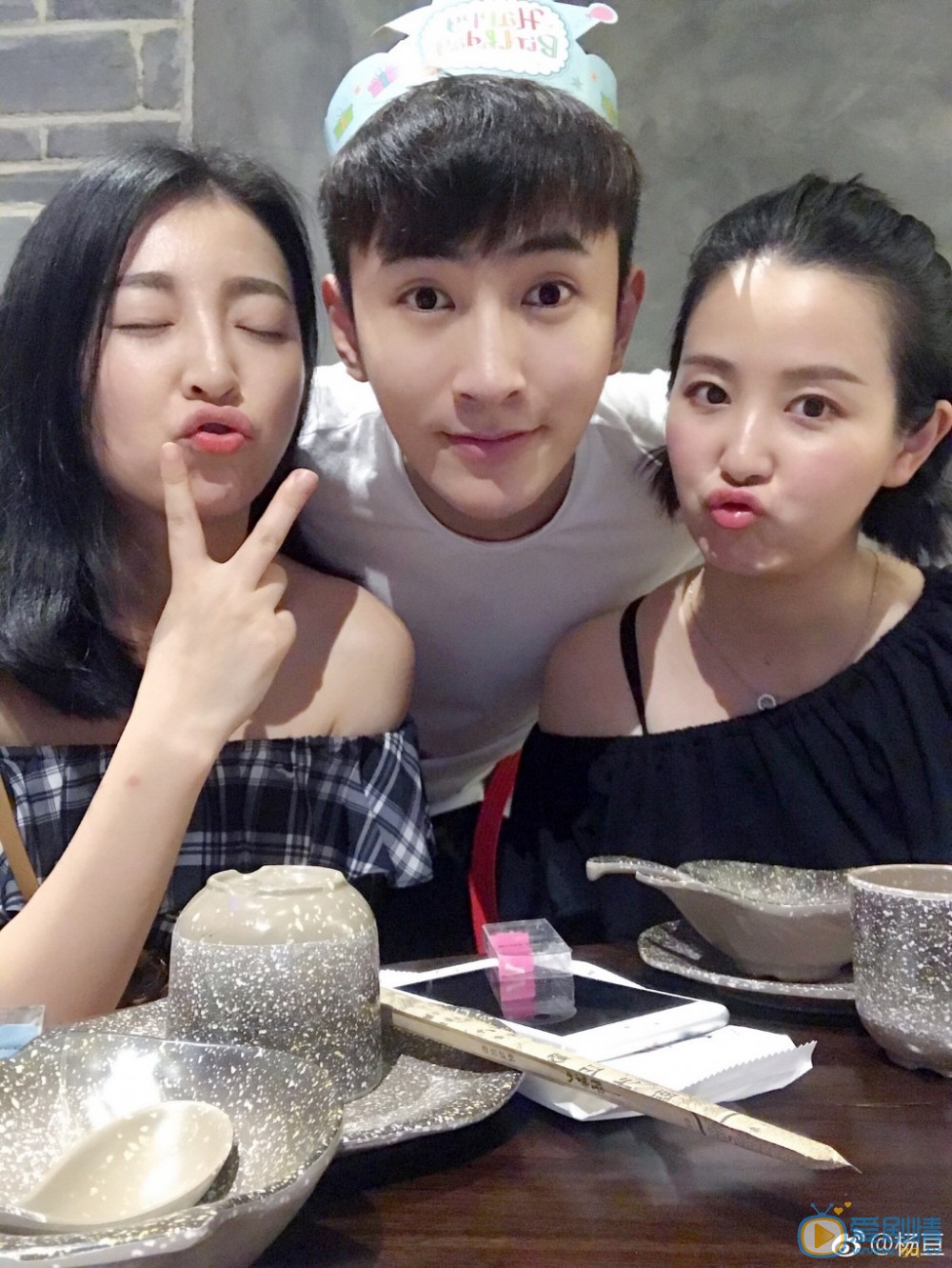 杨亘和其他明星合照写真 杨亘高清写真_杨亘高清剧照