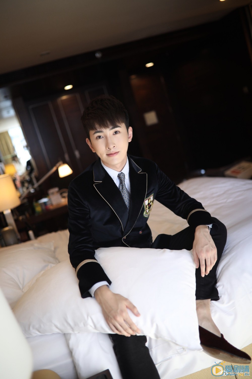 杨亘西服写真 杨亘高清写真_杨亘高清剧照
