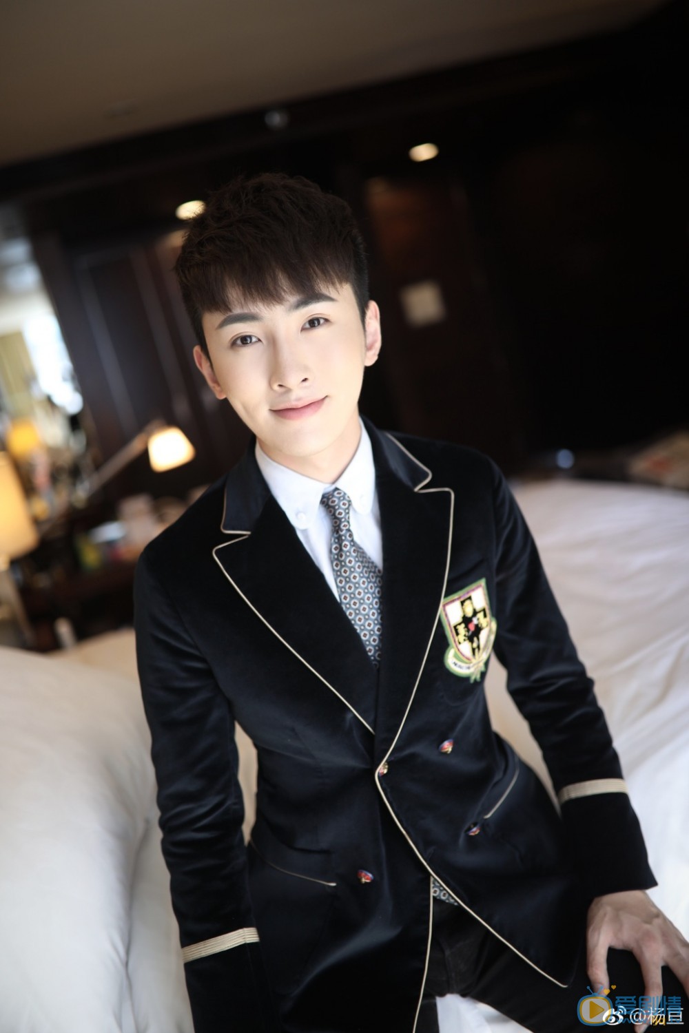 杨亘西服写真 杨亘高清写真_杨亘高清剧照