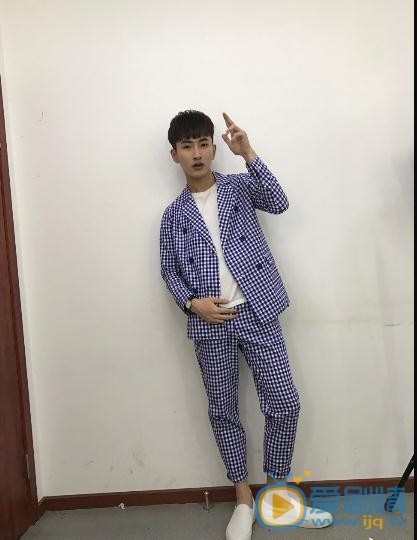 杨亘西服写真 杨亘高清写真_杨亘高清剧照