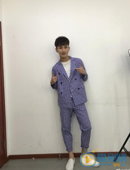 杨亘西服写真 杨亘高清写真_杨亘高清剧照