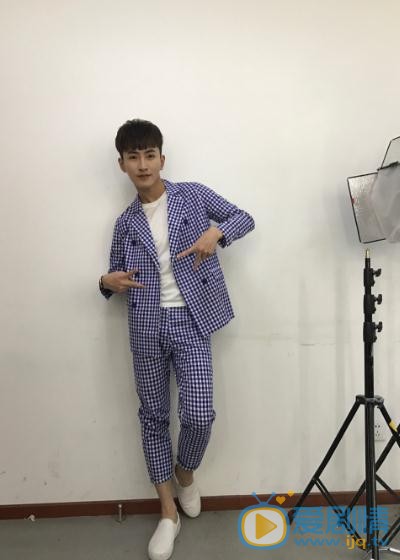 杨亘西服写真 杨亘高清写真_杨亘高清剧照