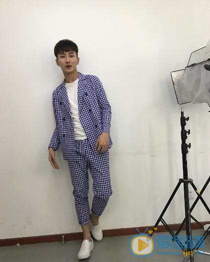 杨亘西服写真 杨亘高清写真_杨亘高清剧照