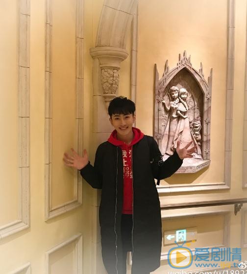 杨亘街拍照写真 杨亘高清写真_杨亘高清剧照