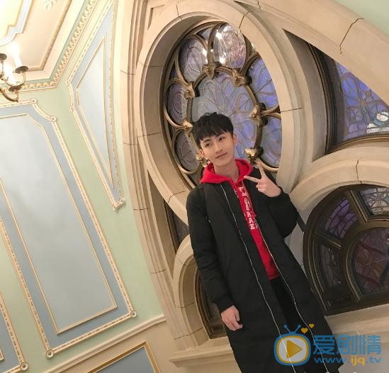 杨亘街拍照写真 杨亘高清写真_杨亘高清剧照