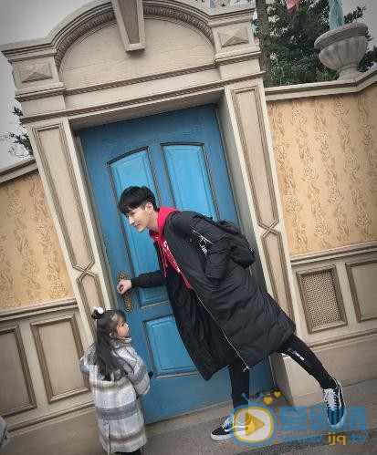 杨亘街拍照写真 杨亘高清写真_杨亘高清剧照