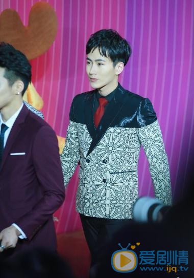 杨亘街拍照写真 杨亘高清写真_杨亘高清剧照