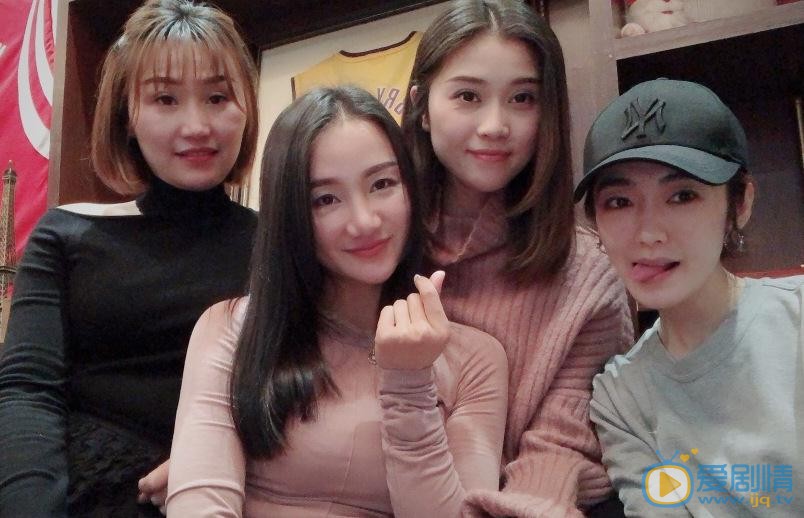 吴恩璇与人合照 吴恩璇高清写真_吴恩璇高清剧照