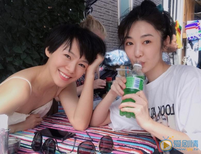 吴恩璇与人合照 吴恩璇高清写真_吴恩璇高清剧照