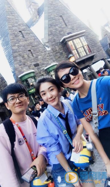 吴恩璇与人合照 吴恩璇高清写真_吴恩璇高清剧照