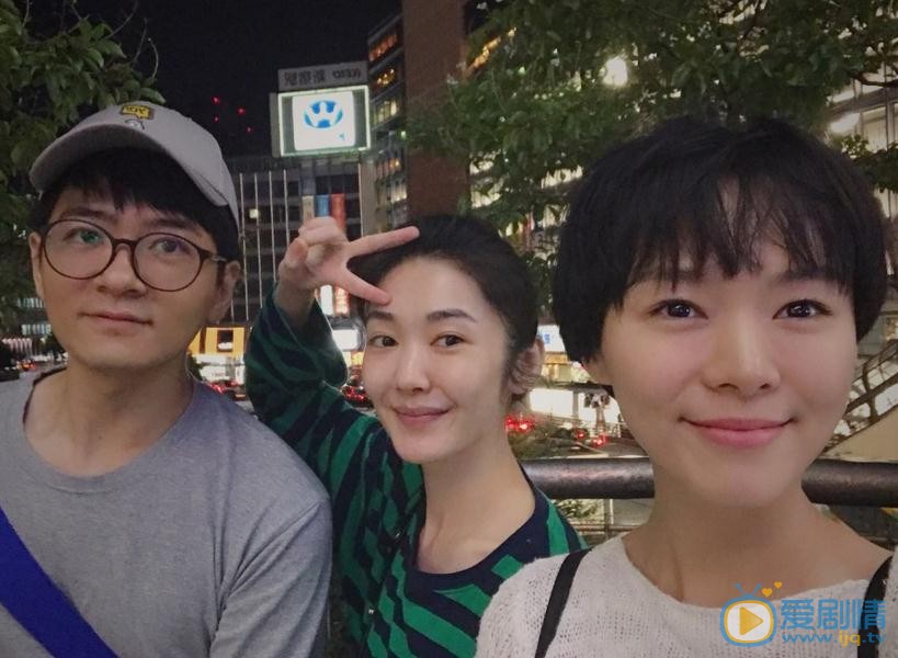 吴恩璇与人合照 吴恩璇高清写真_吴恩璇高清剧照