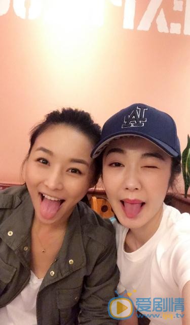 吴恩璇与人合照 吴恩璇高清写真_吴恩璇高清剧照