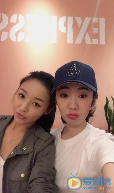 吴恩璇与人合照 吴恩璇高清写真_吴恩璇高清剧照
