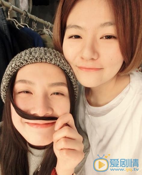 马恺曼与人合照 马恺曼高清写真_马恺曼高清剧照