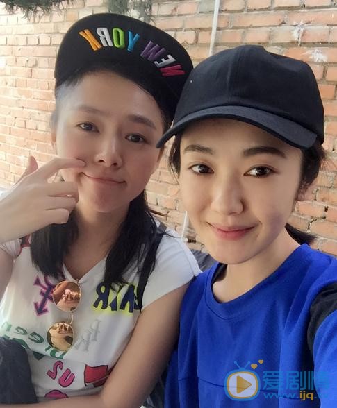 吴恩璇与人合照 吴恩璇高清写真_吴恩璇高清剧照