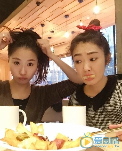 吴恩璇与人合照 吴恩璇高清写真_吴恩璇高清剧照